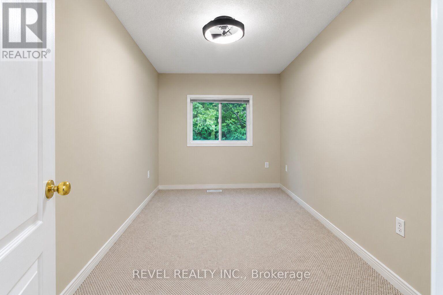 4 - 348 Highland Road W, Hamilton, ON