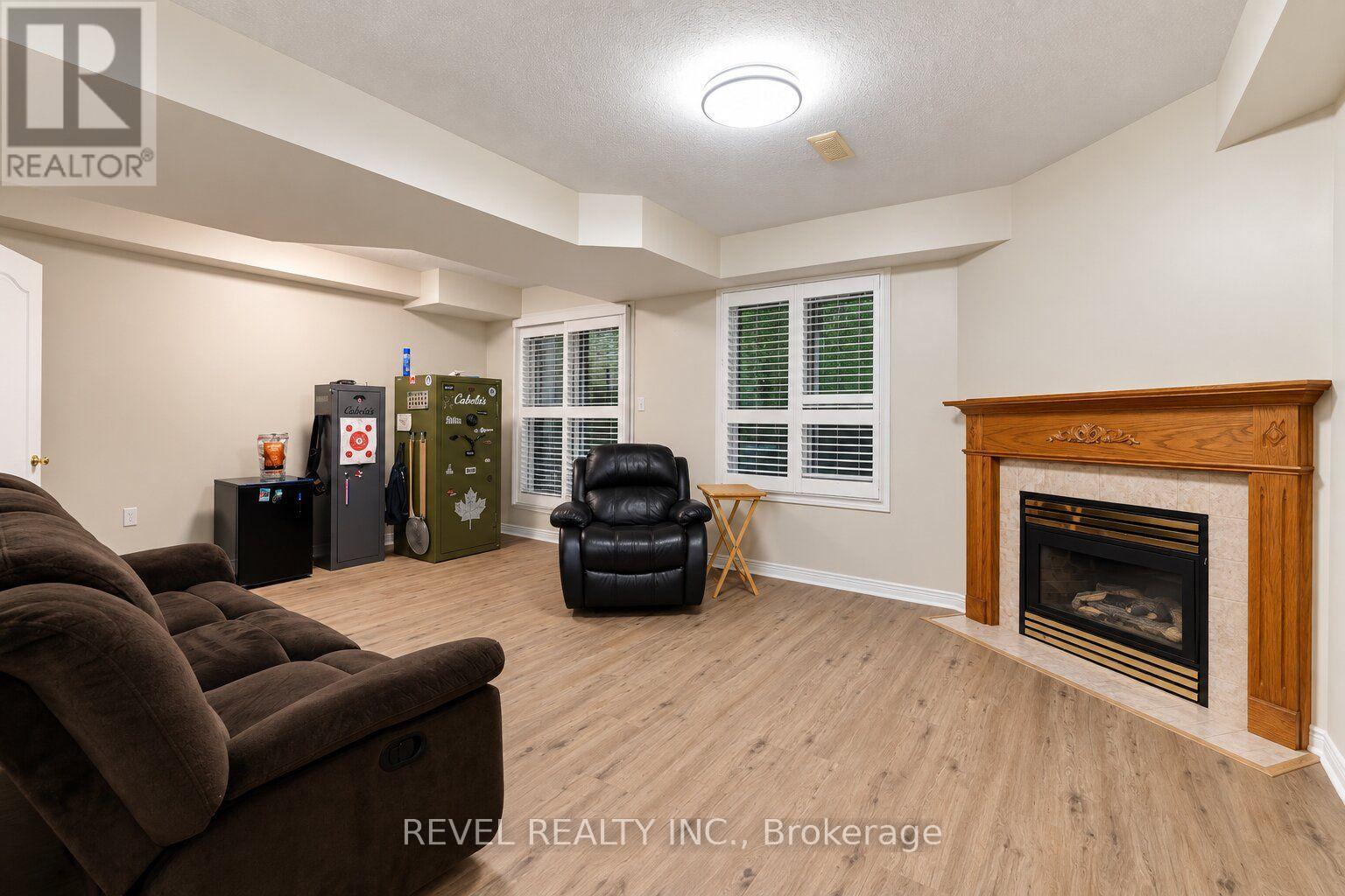 4 - 348 Highland Road W, Hamilton, ON