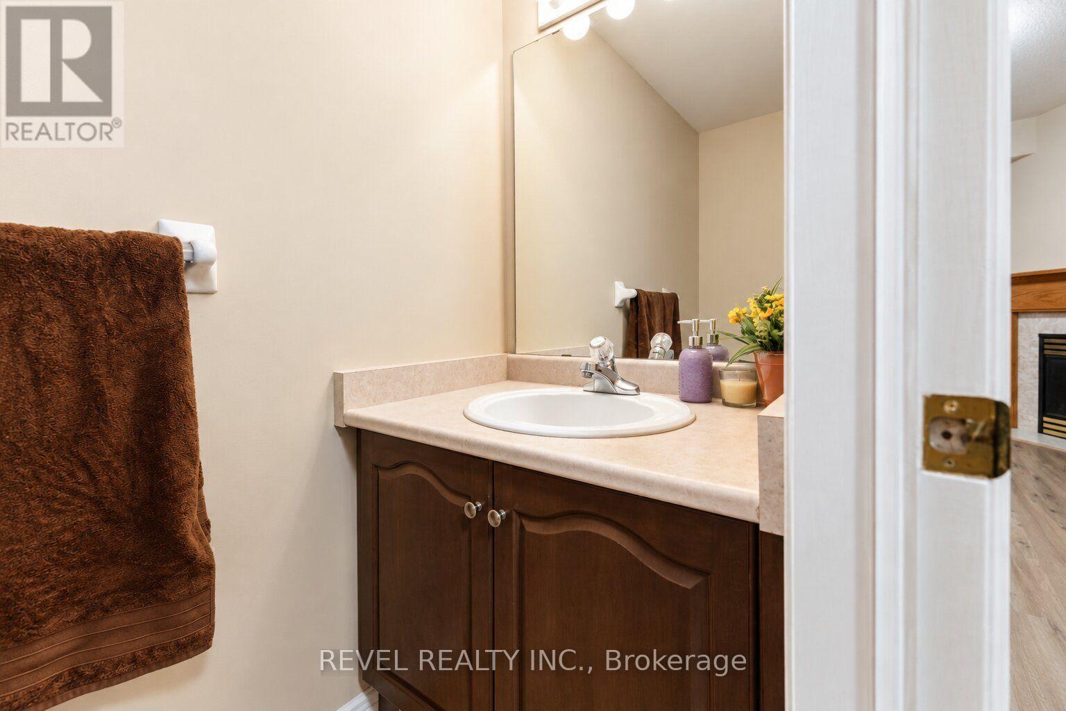 4 - 348 Highland Road W, Hamilton, ON
