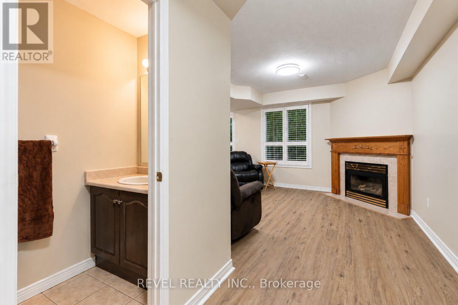 4 - 348 Highland Road W, Hamilton, ON
