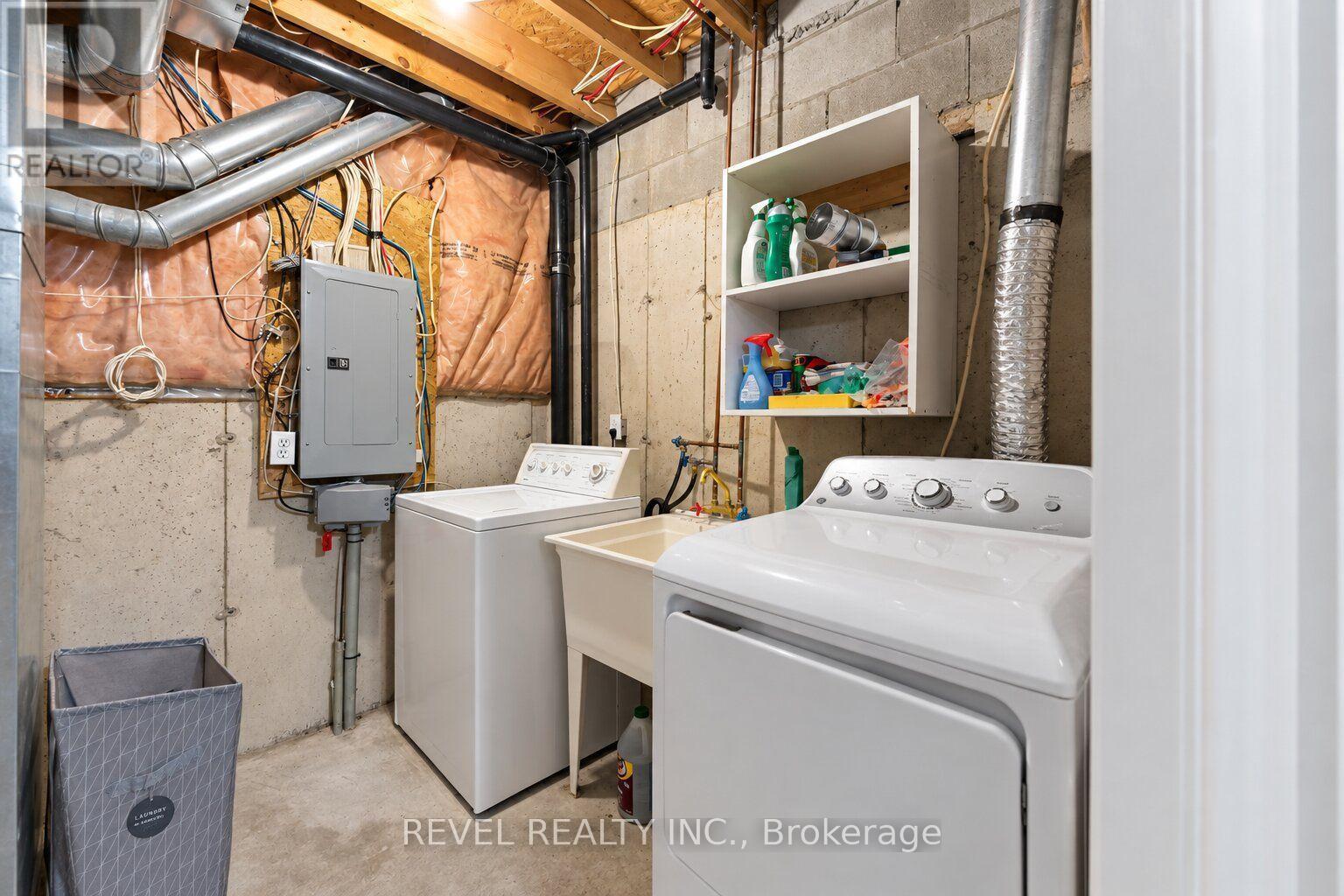 4 - 348 Highland Road W, Hamilton, ON