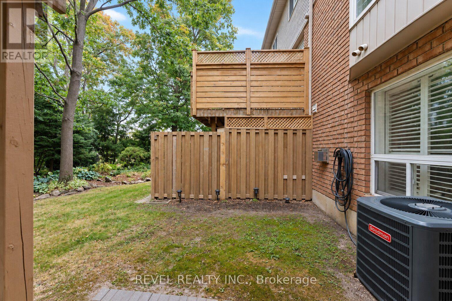 4 - 348 Highland Road W, Hamilton, ON