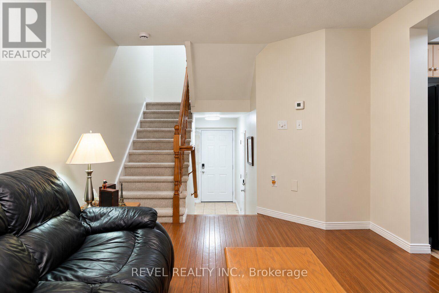 4 - 348 Highland Road W, Hamilton, ON