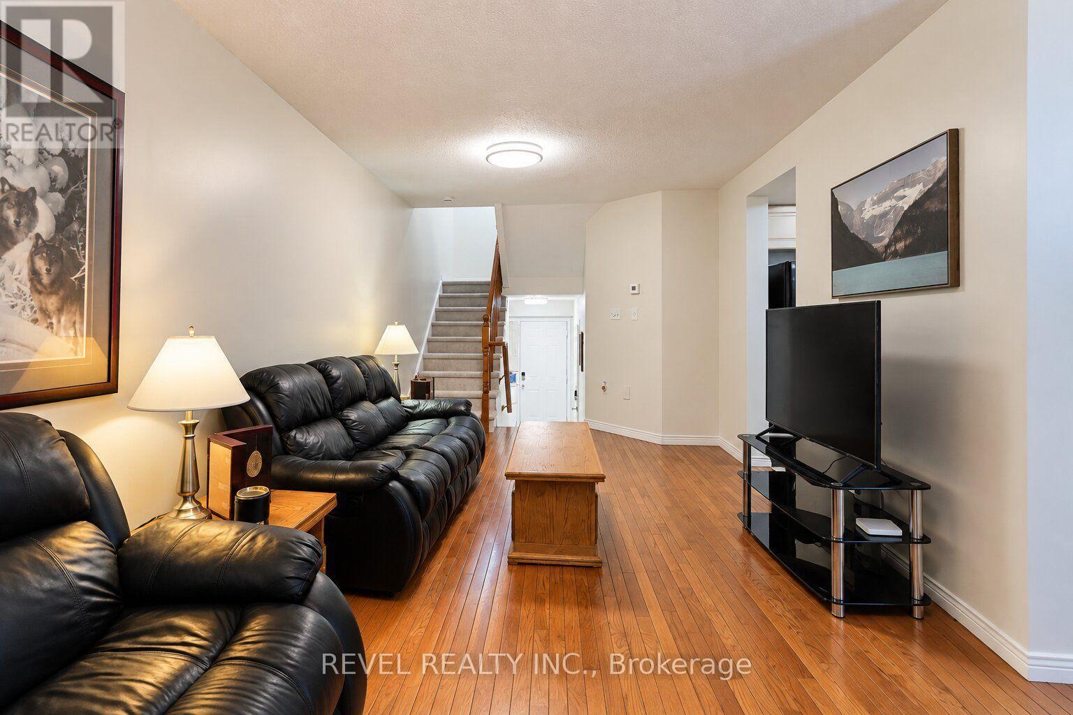4 - 348 Highland Road W, Hamilton, ON