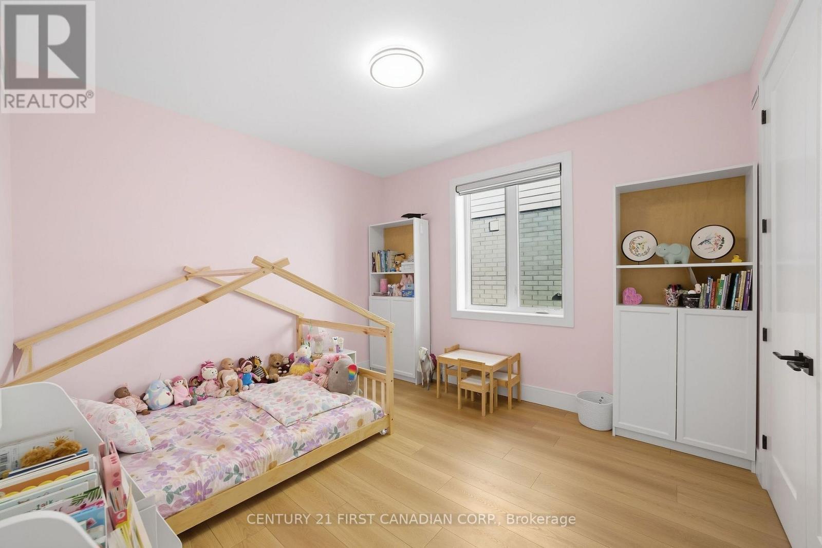 17 Sheldabren Street, North Middlesex (Ailsa Craig), ON