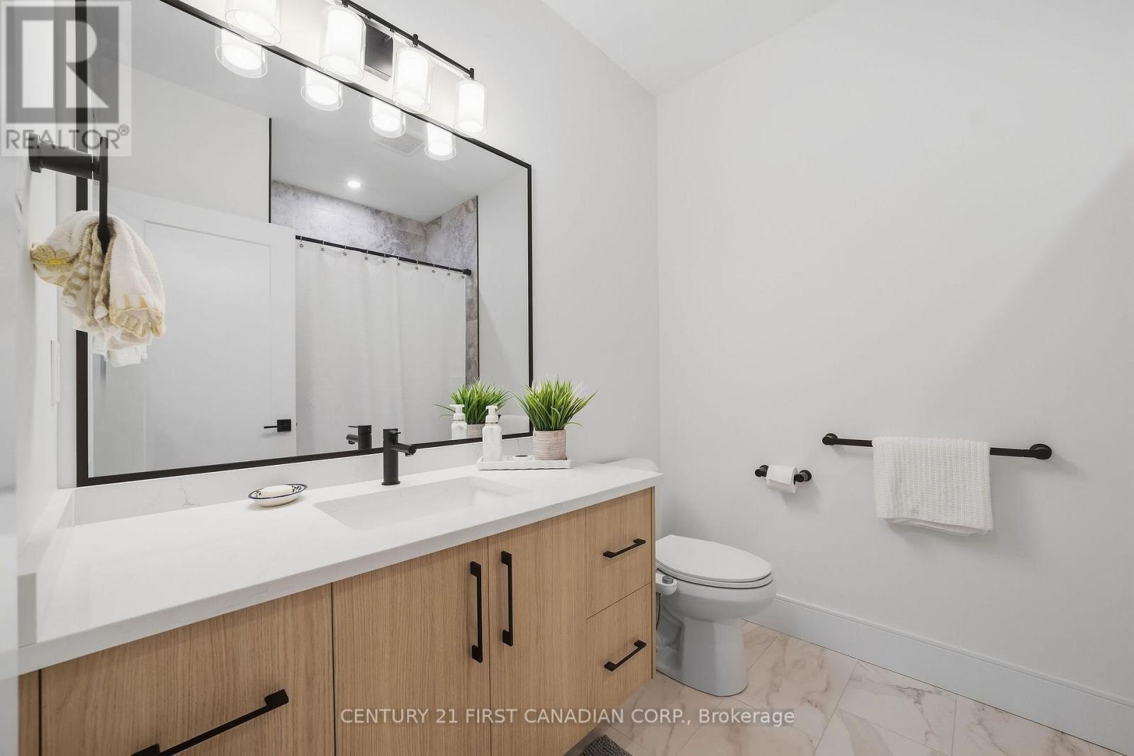 17 Sheldabren Street, North Middlesex (Ailsa Craig), ON