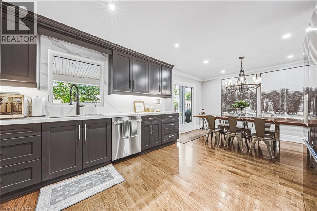 quartz counter top and backsplash, newer appliances, hardwood floors, t - 581 Holly Hill Crescent, Burlington, ON