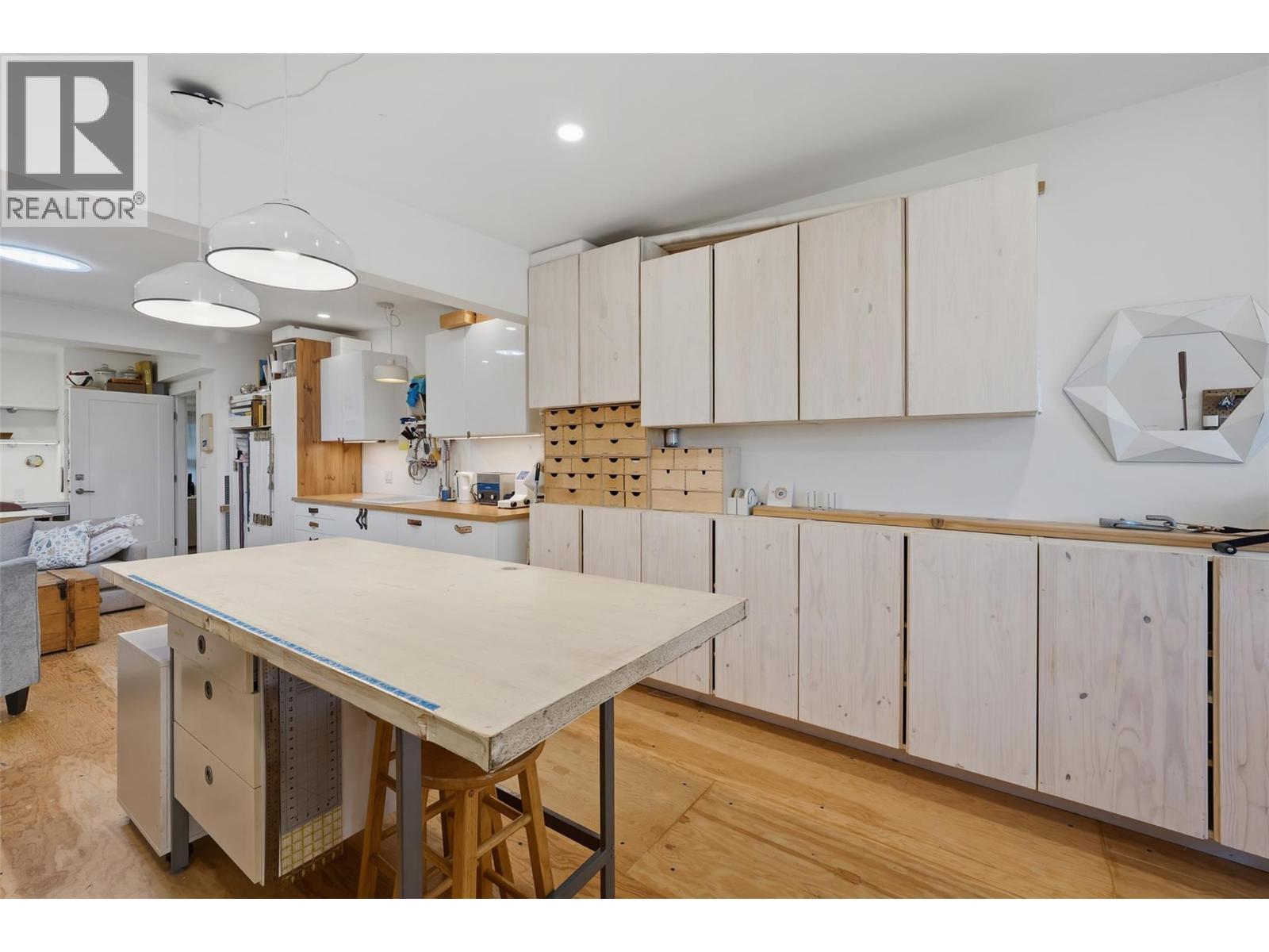 5147 Lakeshore Road, Kelowna, BC