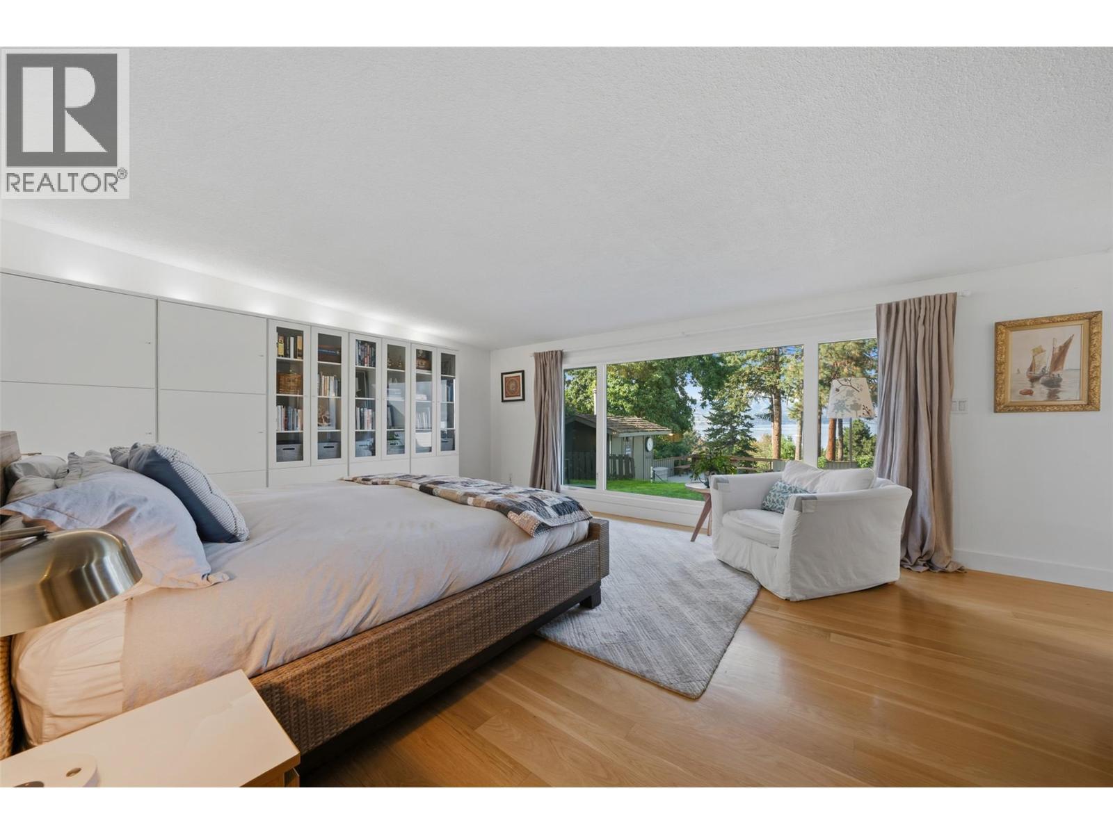 Primary bedroom - 5147 Lakeshore Road, Kelowna, BC