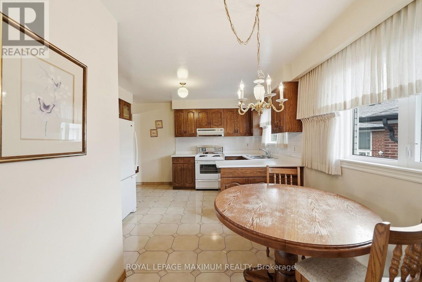 35 Norfield Crescent, Toronto, ON