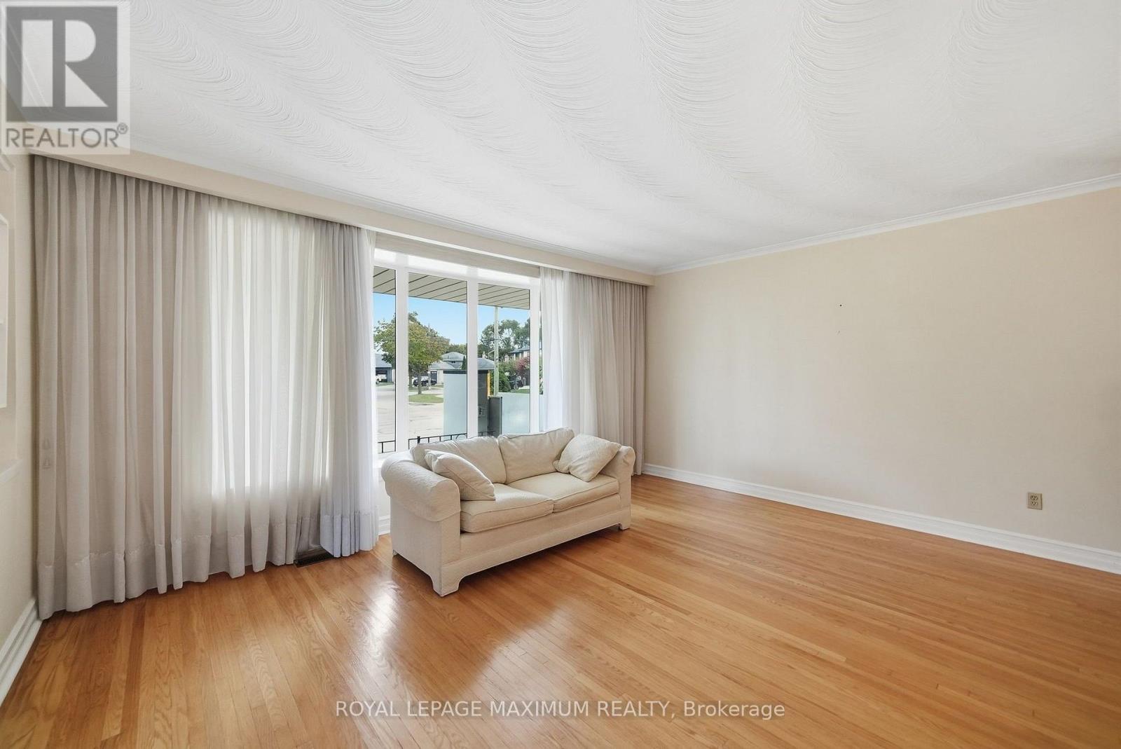 35 Norfield Crescent, Toronto, ON