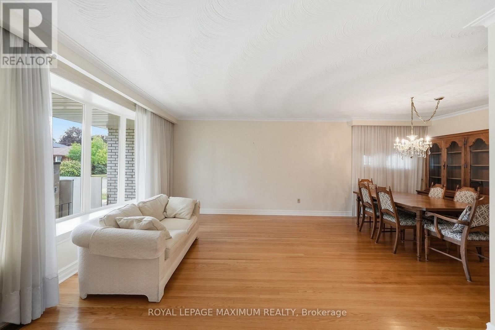 35 Norfield Crescent, Toronto, ON