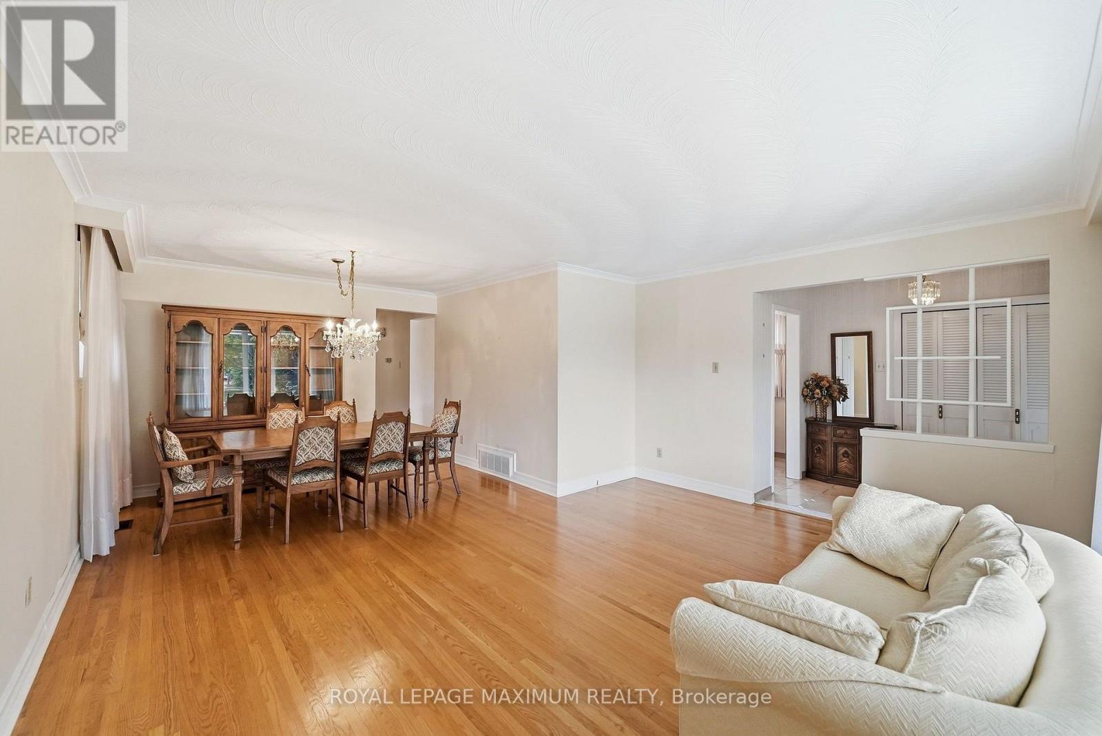 35 Norfield Crescent, Toronto, ON