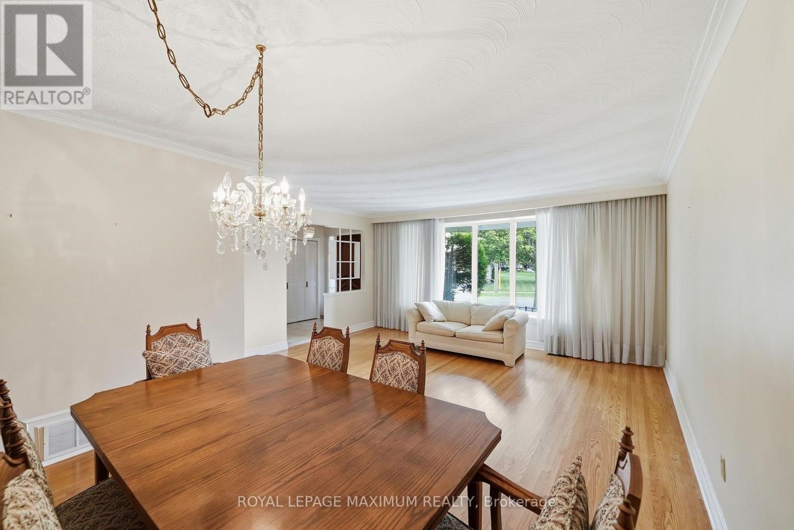 35 Norfield Crescent, Toronto, ON