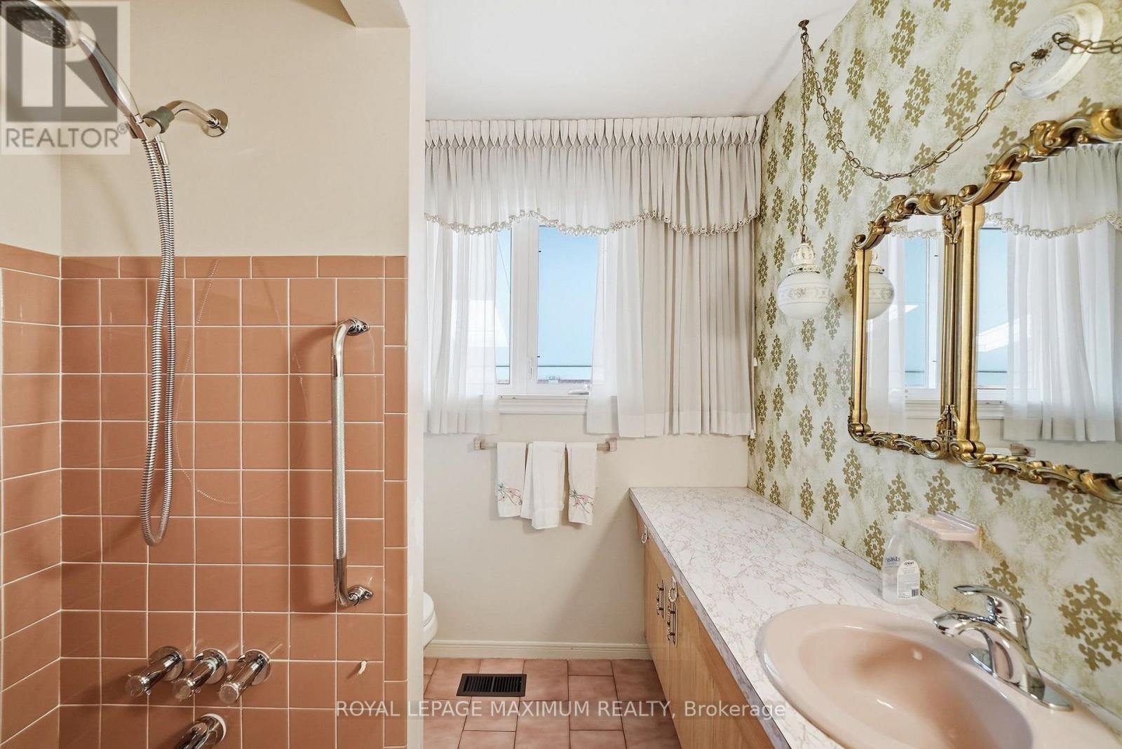 35 Norfield Crescent, Toronto, ON