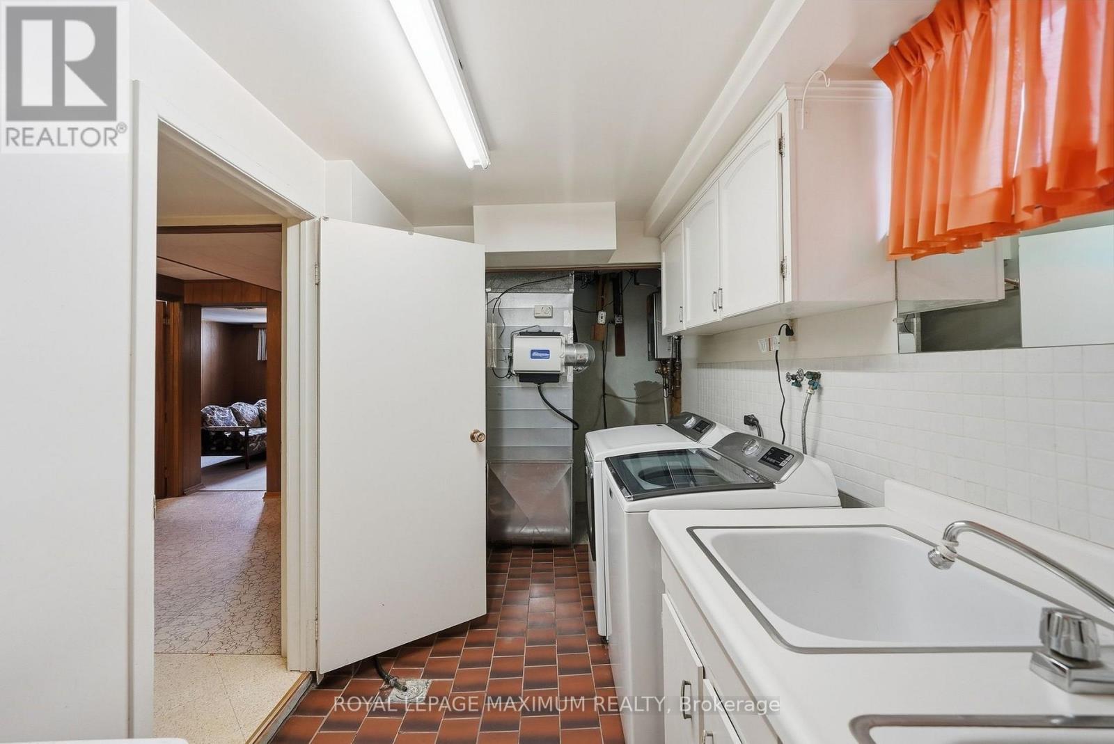35 Norfield Crescent, Toronto, ON