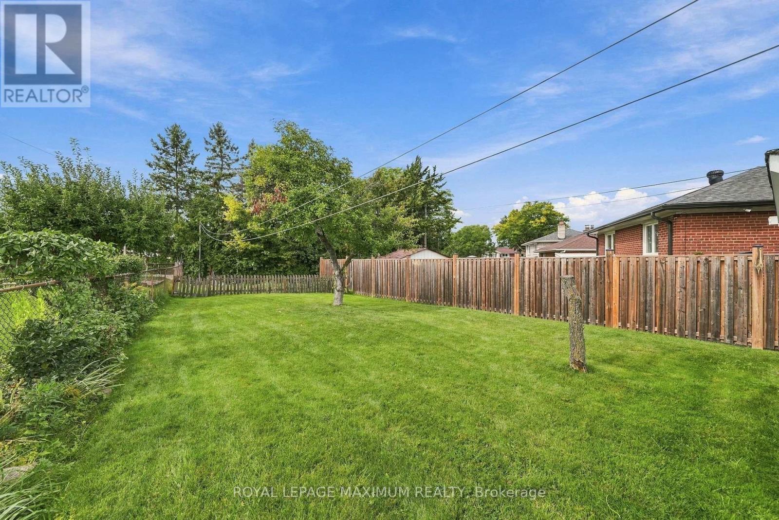 35 Norfield Crescent, Toronto, ON