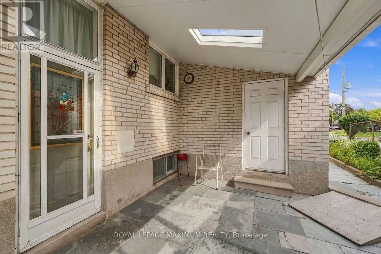 35 Norfield Crescent, Toronto, ON