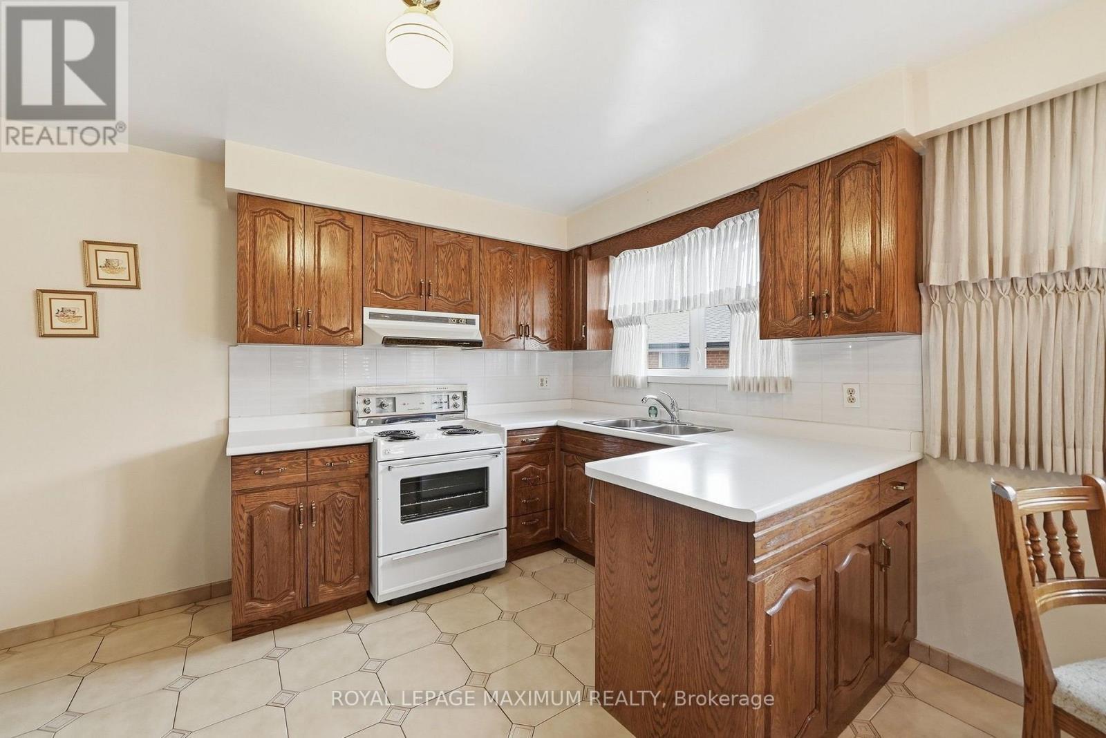 35 Norfield Crescent, Toronto, ON