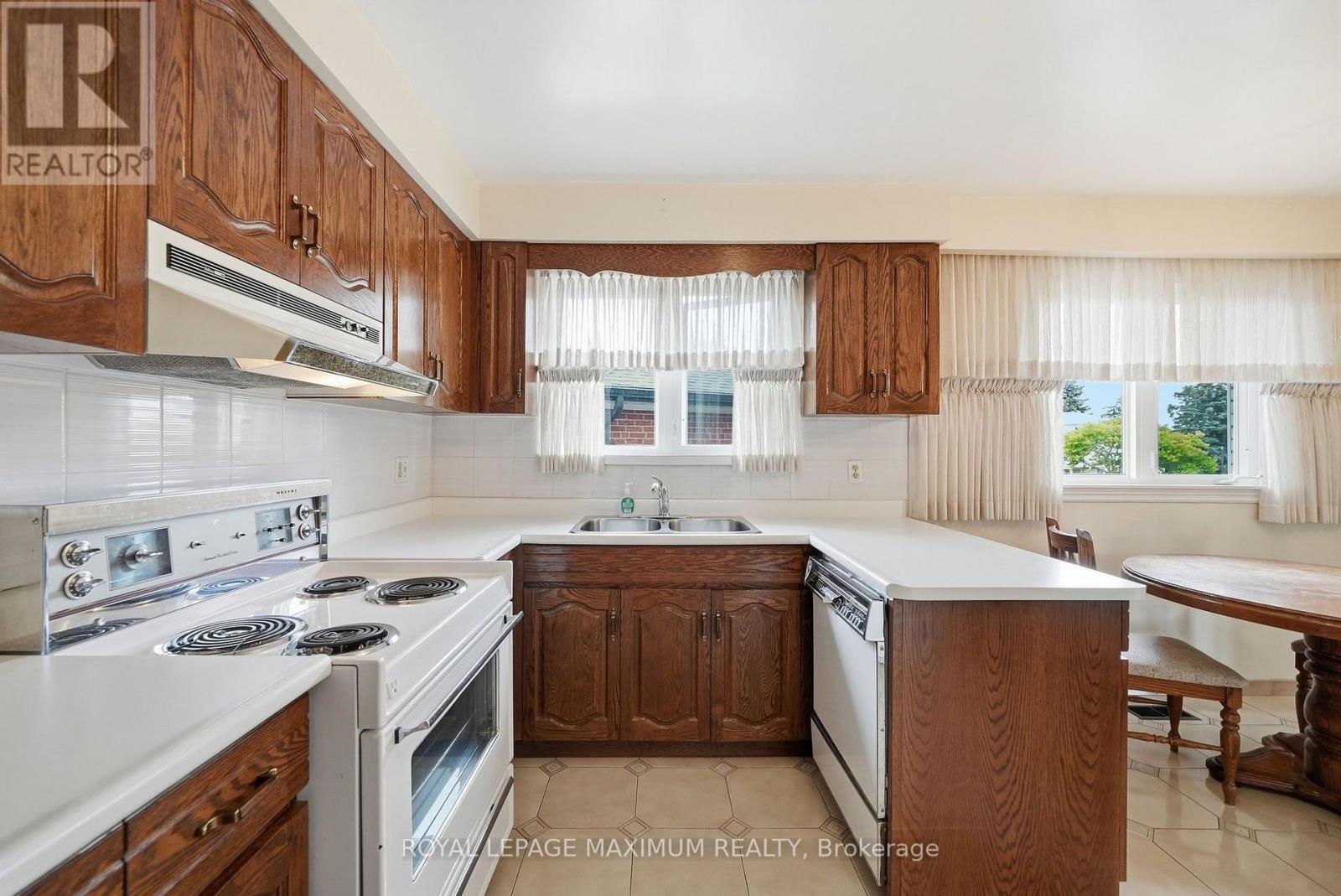 35 Norfield Crescent, Toronto, ON