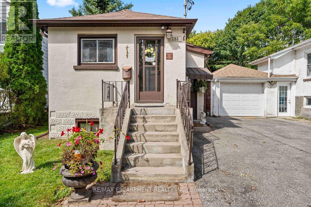 253 Eaglewood Boulevard, Mississauga, ON