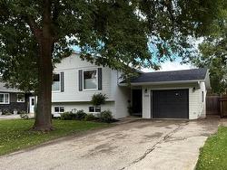 315 Caithness Street Portage La Prairie, MB R1N 3S5