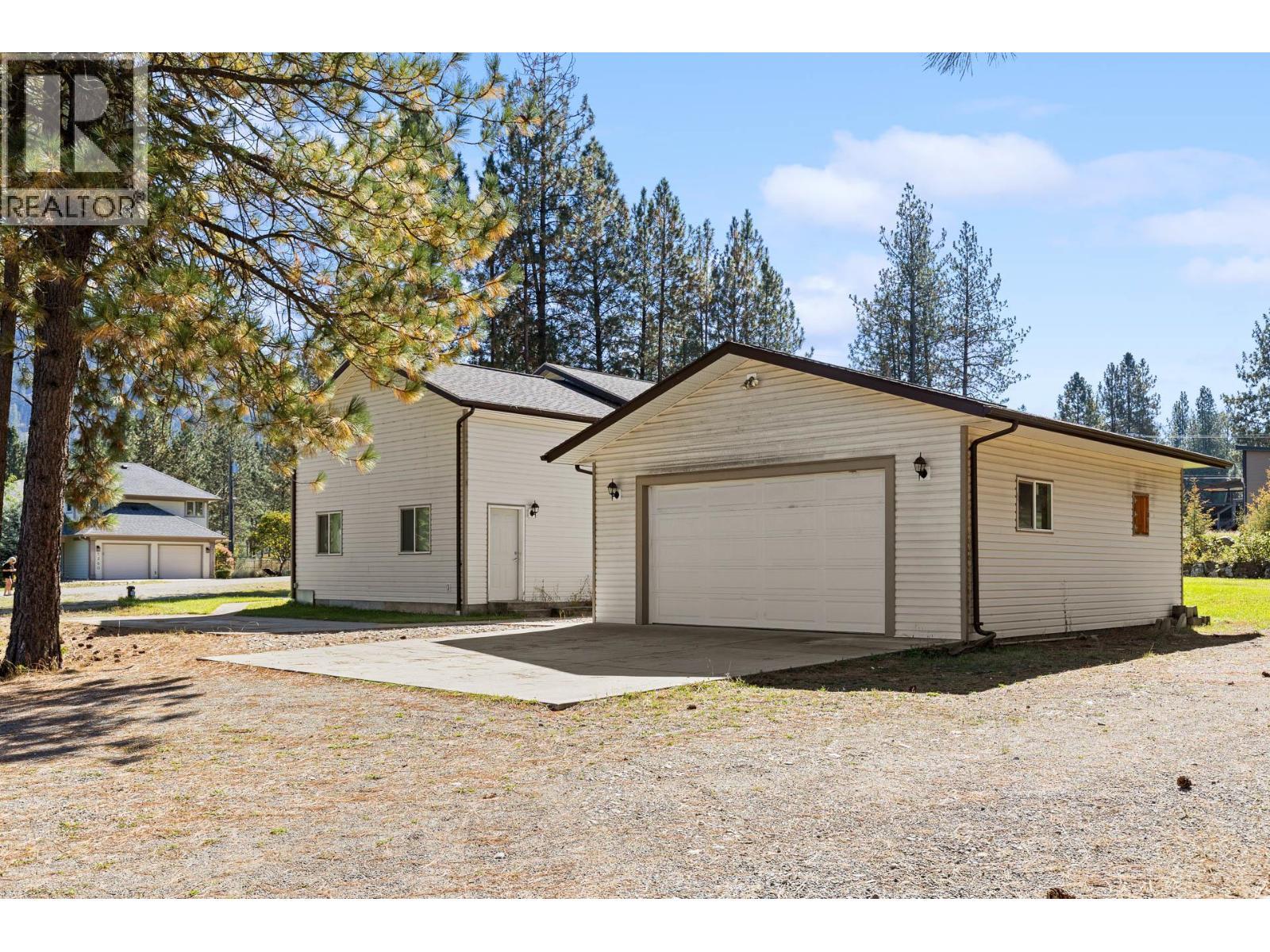 1261 Main Street, Christina Lake, BC