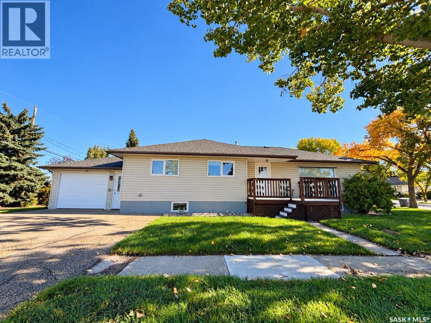 418 4Th Avenue W, Kindersley, SK