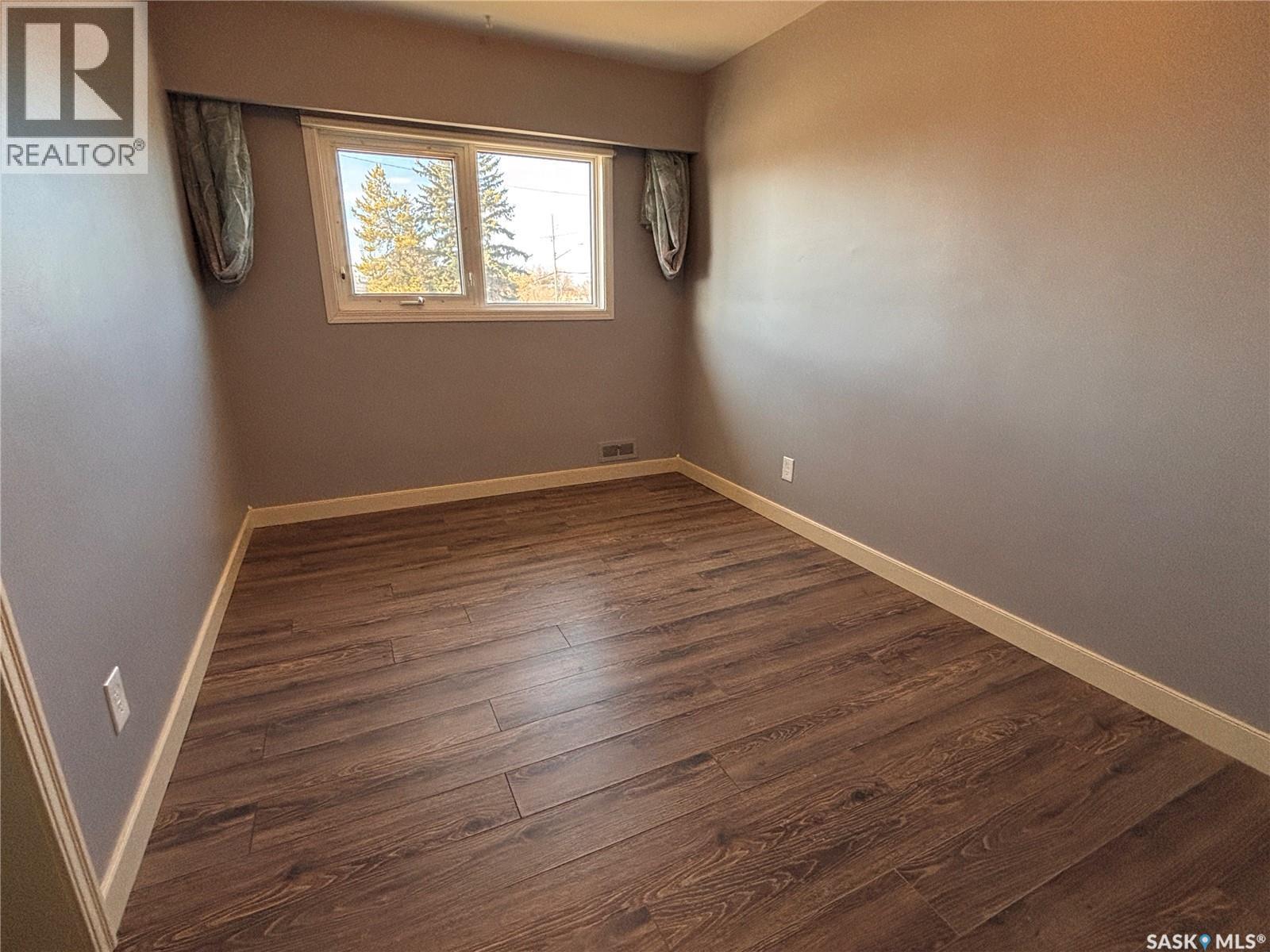 418 4Th Avenue W, Kindersley, SK