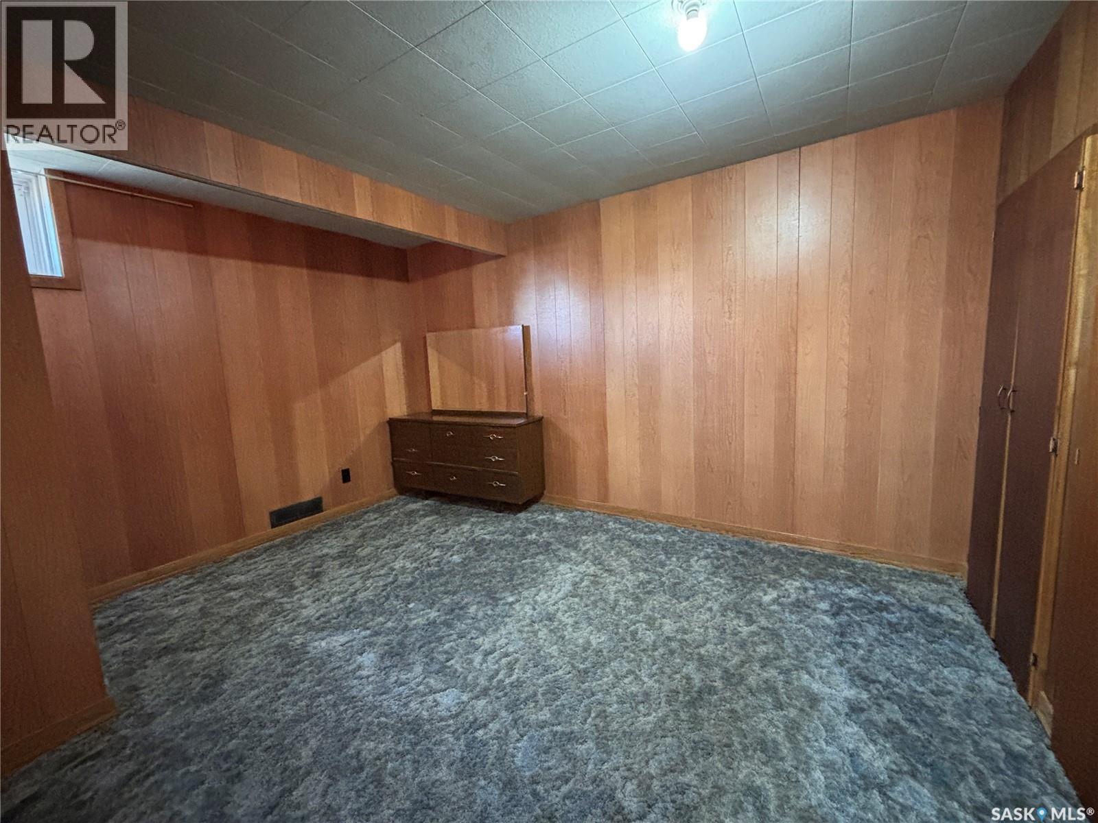 418 4Th Avenue W, Kindersley, SK