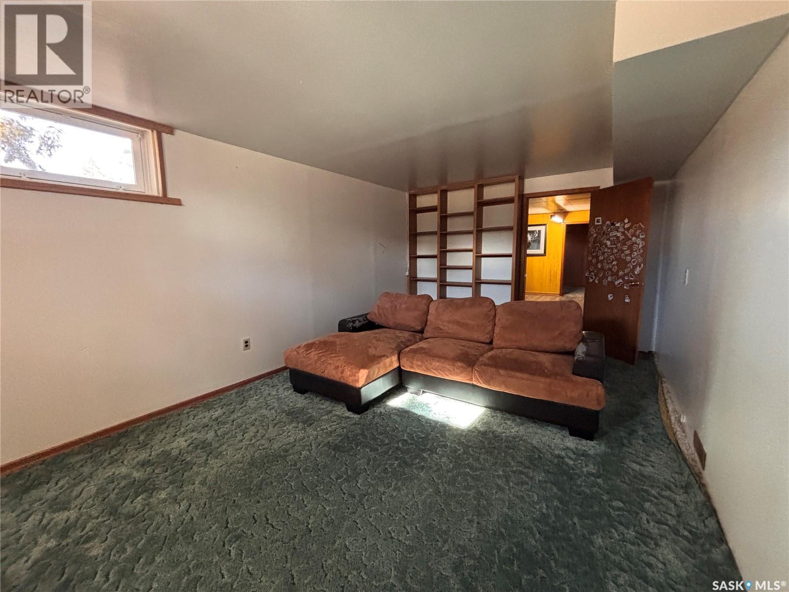418 4Th Avenue W, Kindersley, SK
