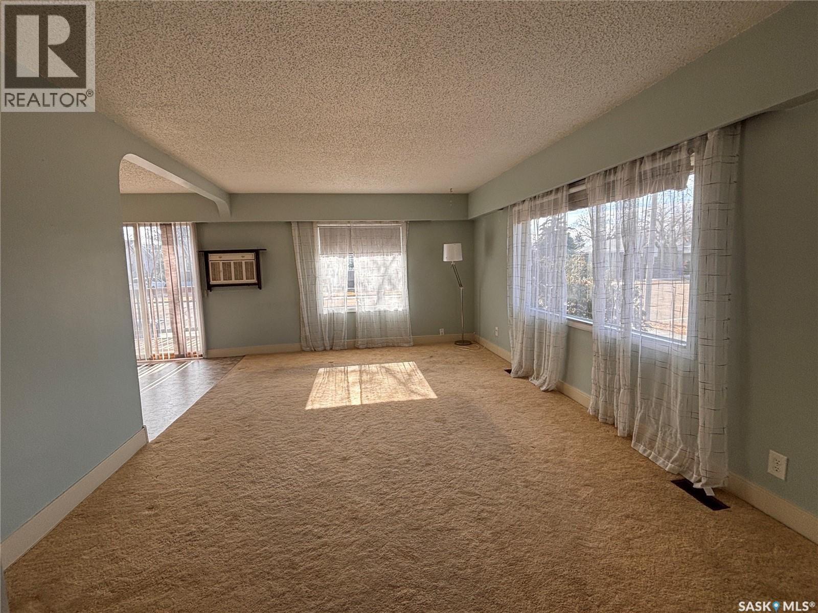 418 4Th Avenue W, Kindersley, SK