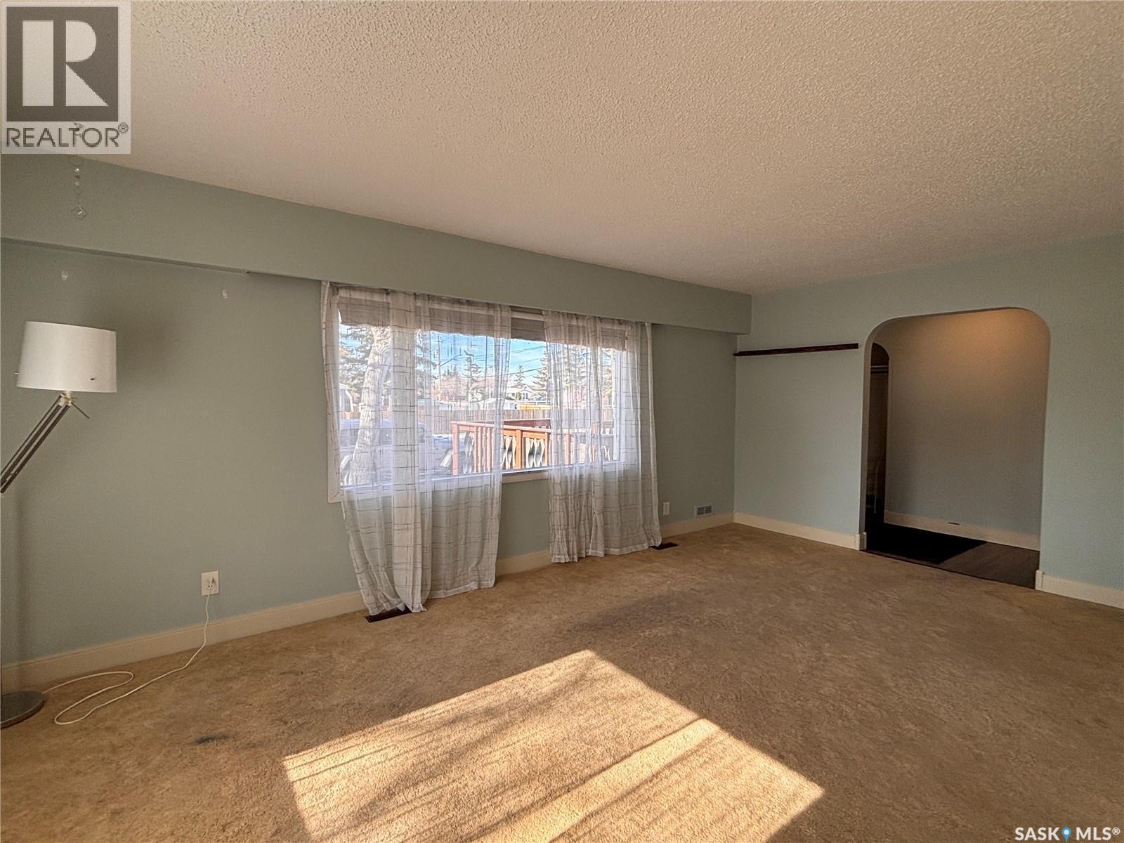 418 4Th Avenue W, Kindersley, SK