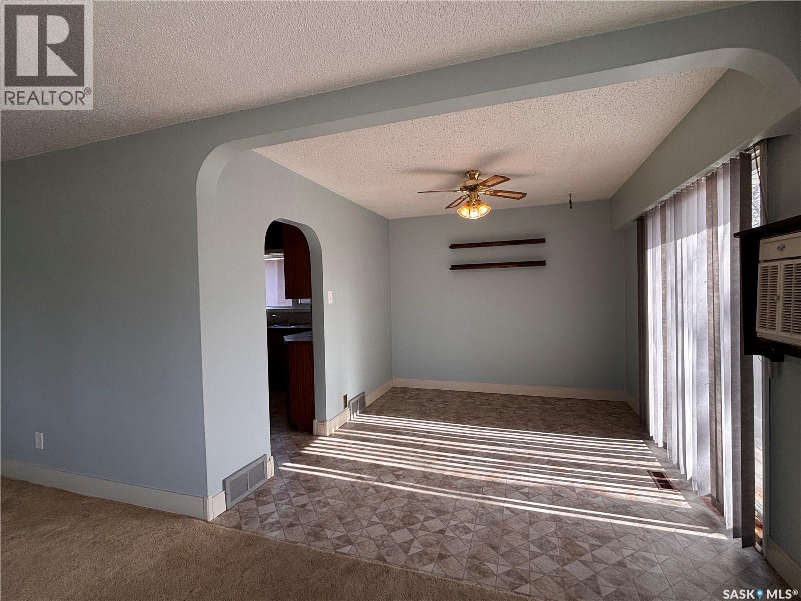 418 4Th Avenue W, Kindersley, SK