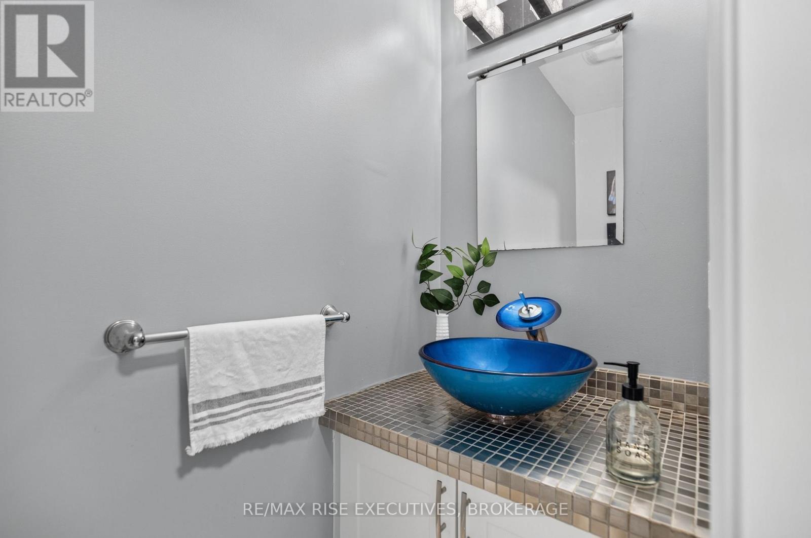 947 Prestwick Crescent, Kingston (East Gardiners Rd), ON