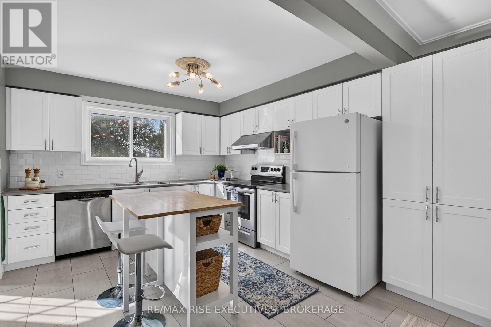 947 Prestwick Crescent, Kingston (East Gardiners Rd), ON