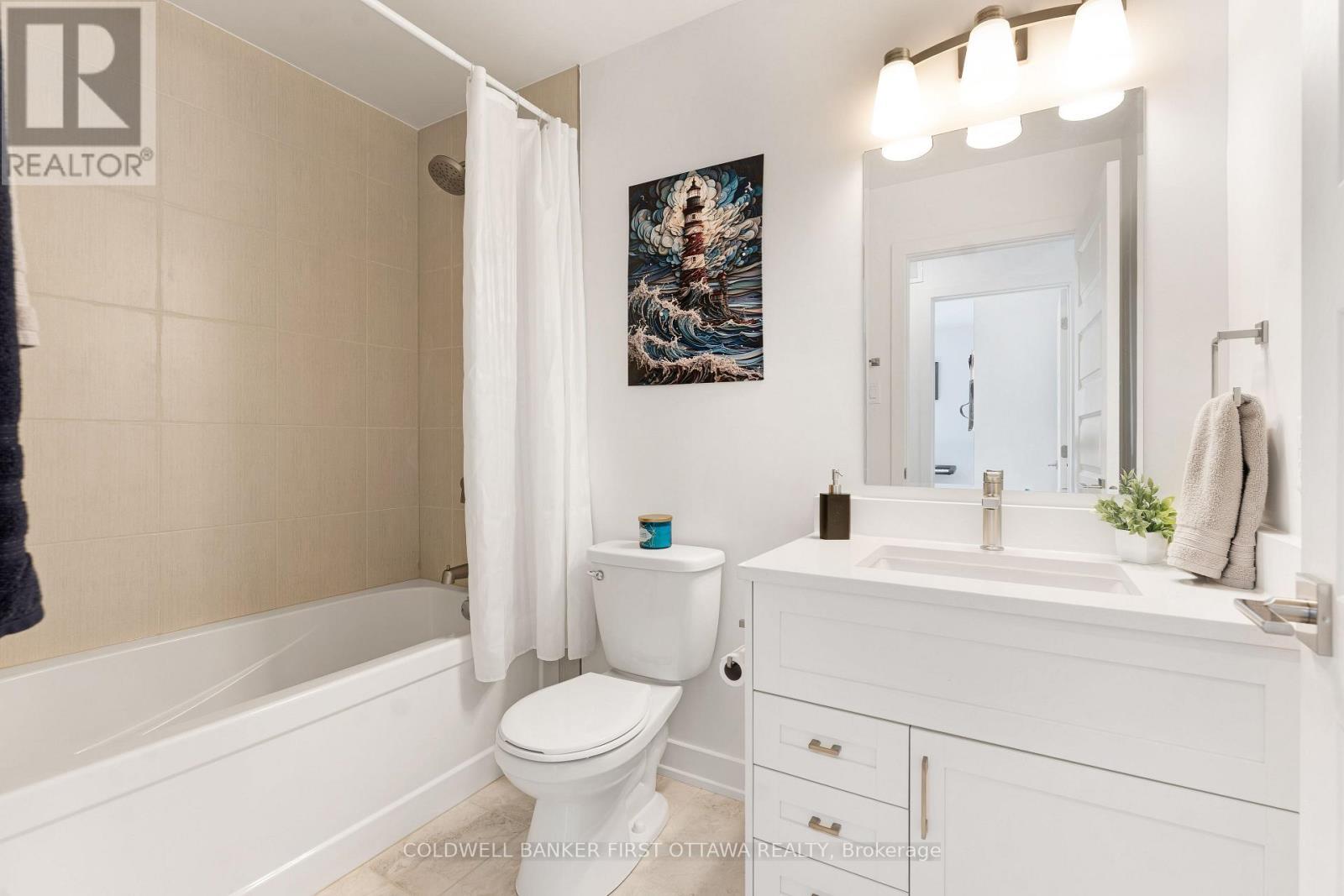 Main 4-pc bathroom has quartz vanity - 268 Boyds Road, Lanark Highlands, ON