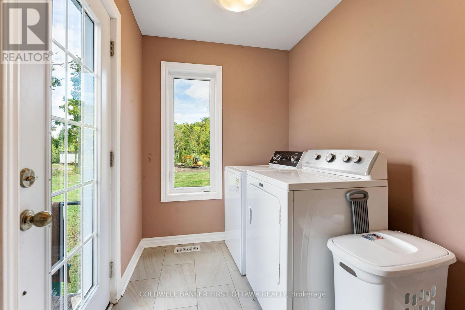 Main floor laundry room with conveniend side door - 8688 Highway 511, Lanark Highlands, ON