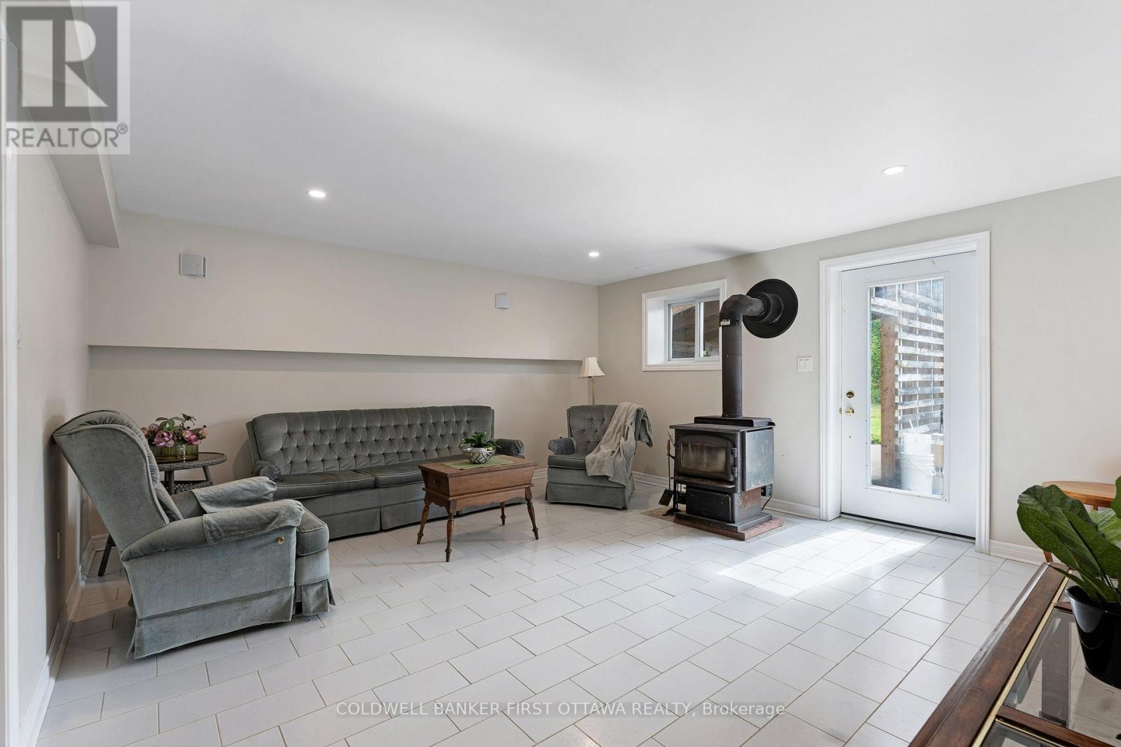 Recreation room with direct access to outside - 8688 Highway 511, Lanark Highlands, ON