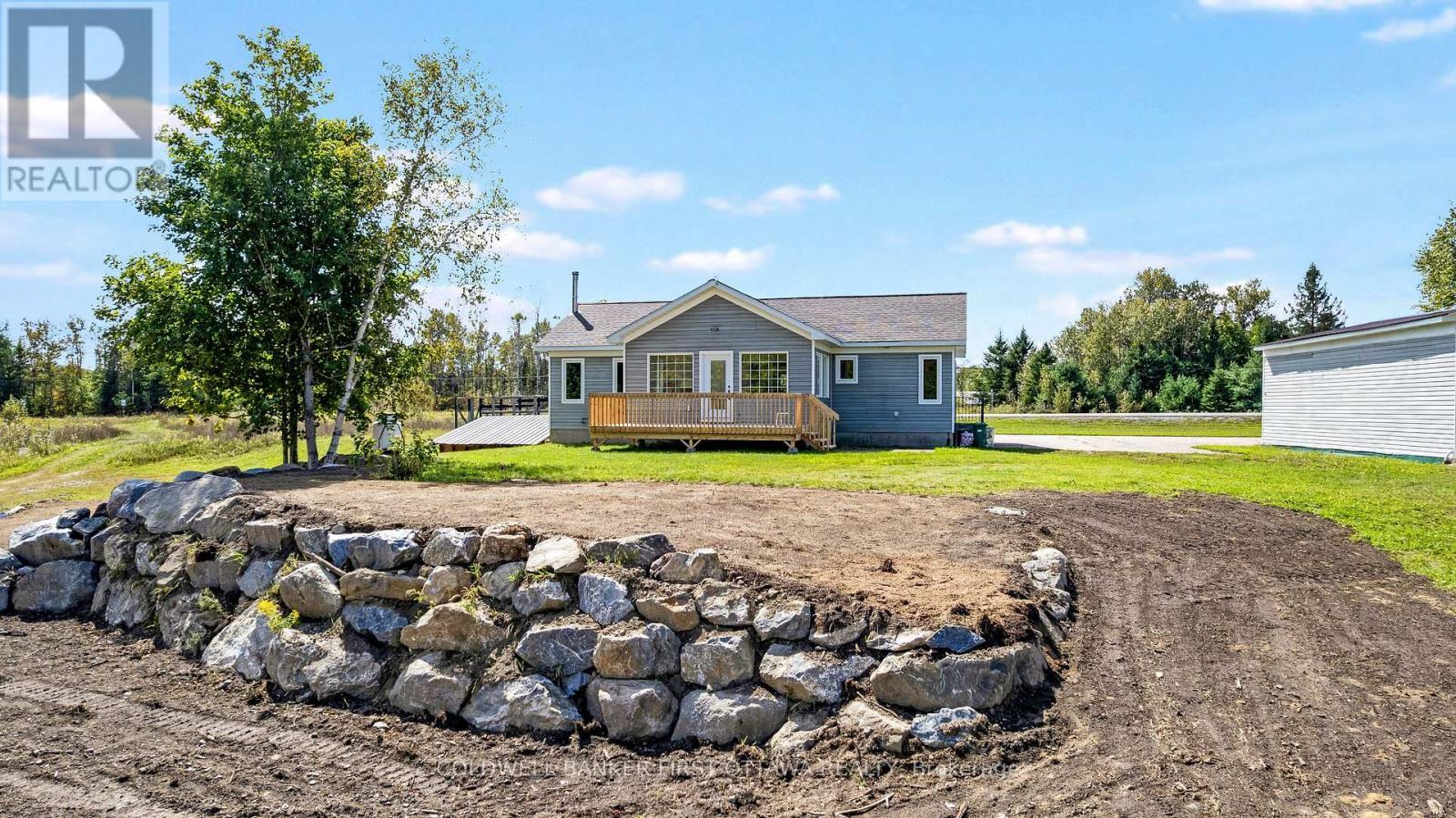 Big yard for gardens & play - 8688 Highway 511, Lanark Highlands, ON
