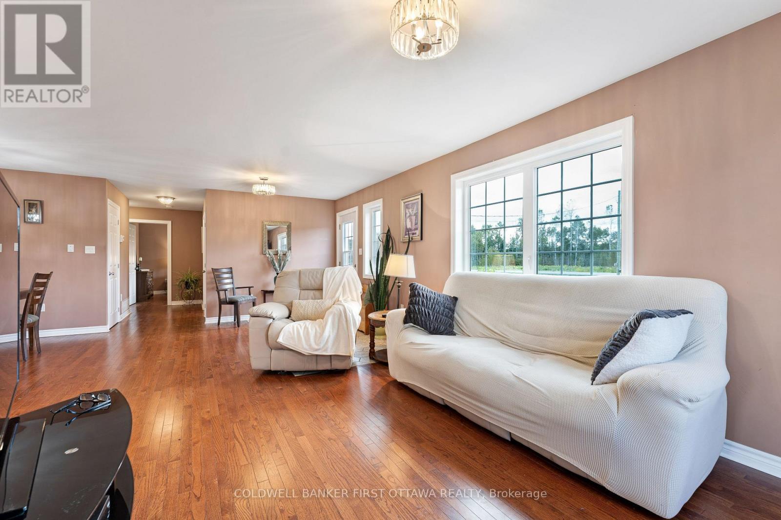 Open floor plan allows natural flow between areas - 8688 Highway 511, Lanark Highlands, ON