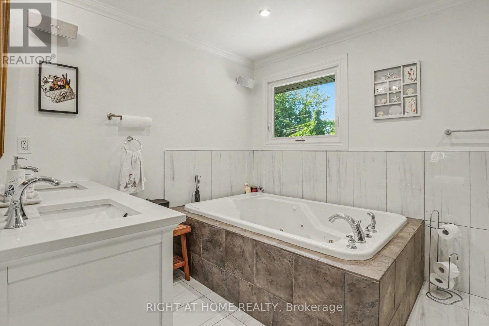 14 Trillium Avenue, Ottawa, ON