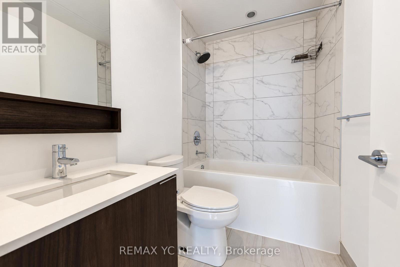 Primary Ensuite - 3501 - 5 Buttermill Avenue, Vaughan, ON