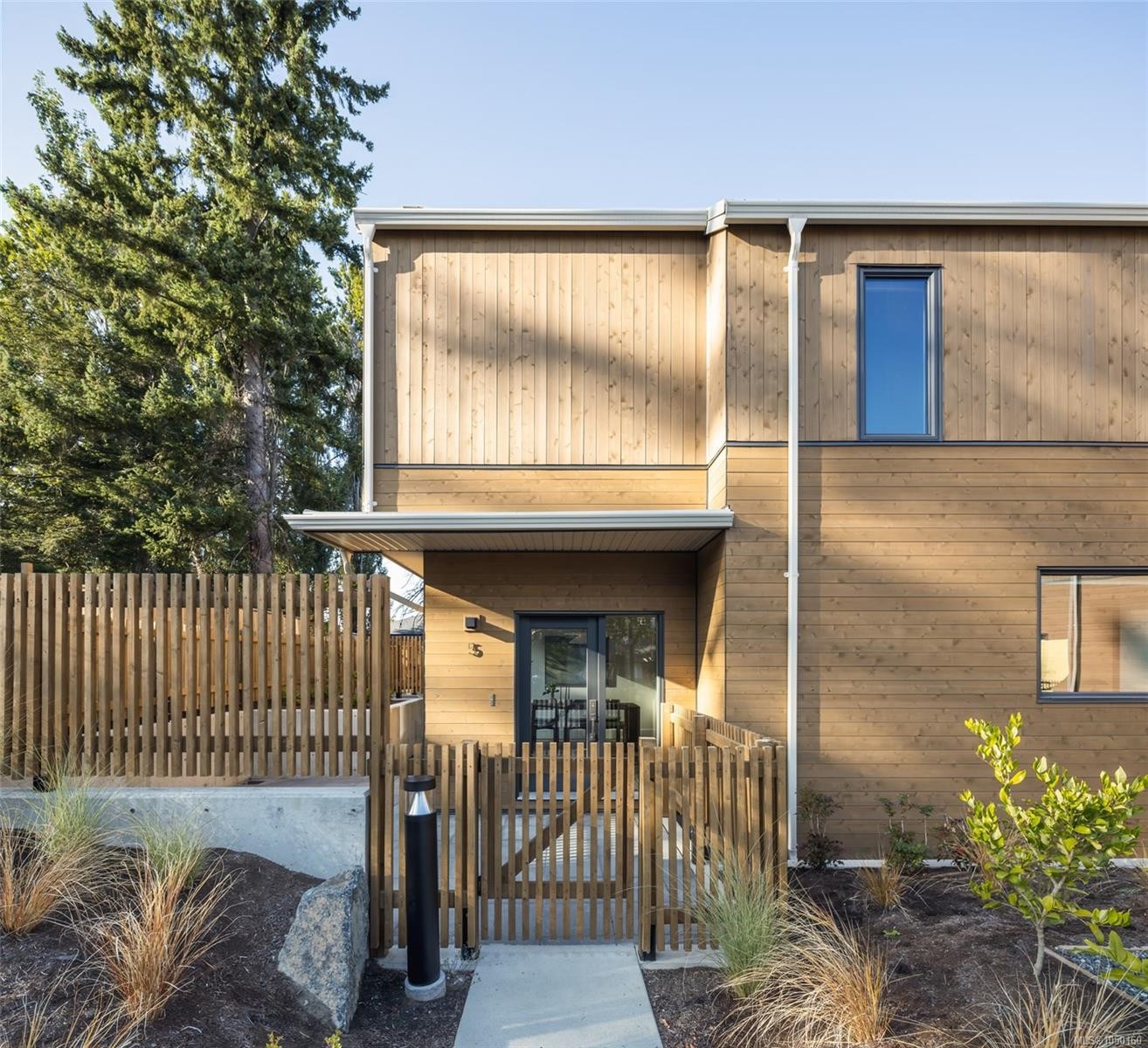 #5-1520 Louise Pl, Saanich, BC