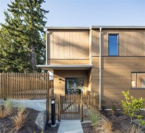#5-1520 Louise Pl Saanich, BC V8P 2T8