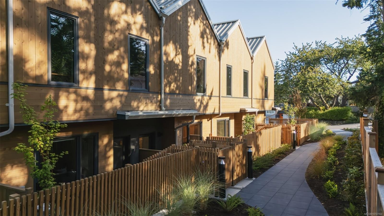 #5-1520 Louise Pl, Saanich, BC