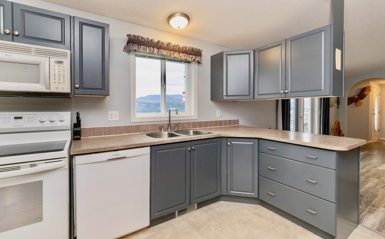 61-1510 Trans Canada Highway, Sorrento, BC