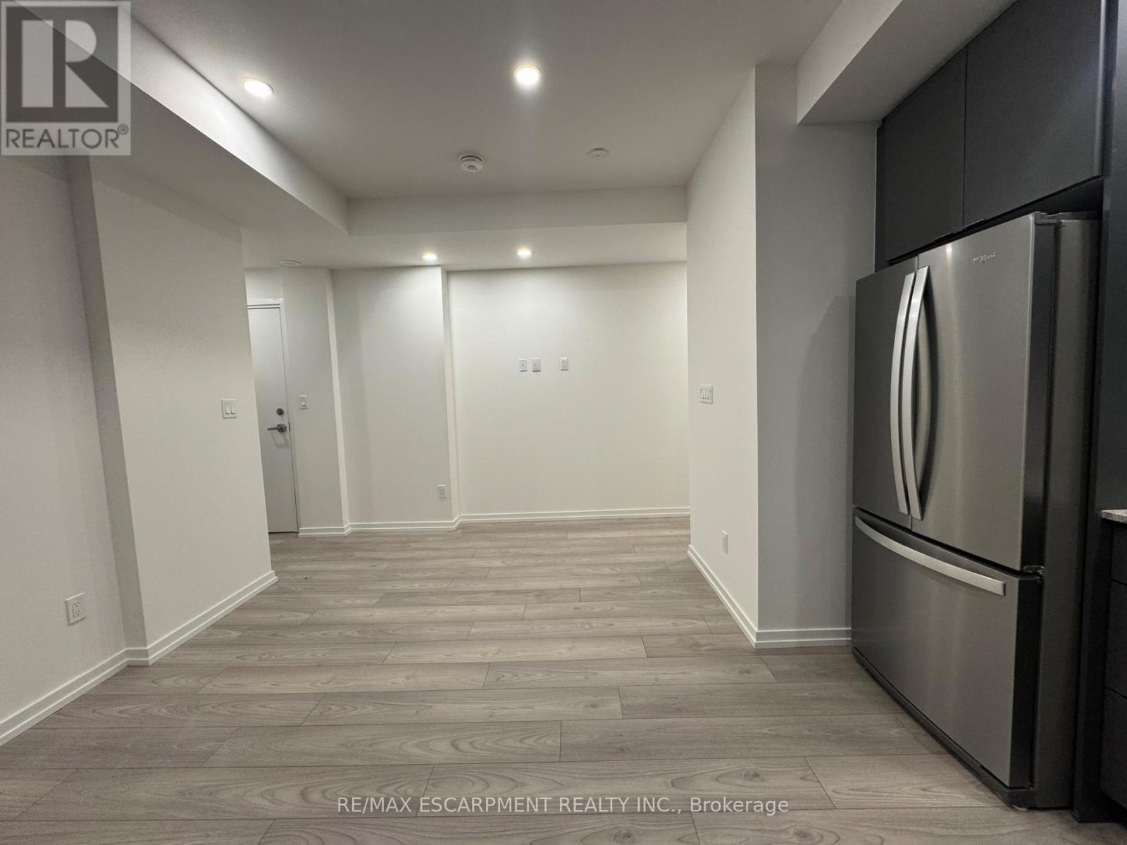27 - 17 Lytham Green Circle, Newmarket, ON