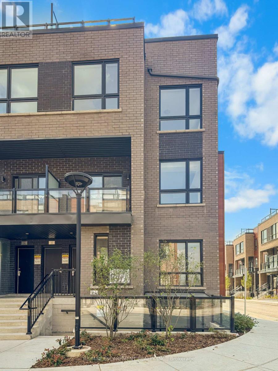 27 - 17 Lytham Green Circle, Newmarket, ON
