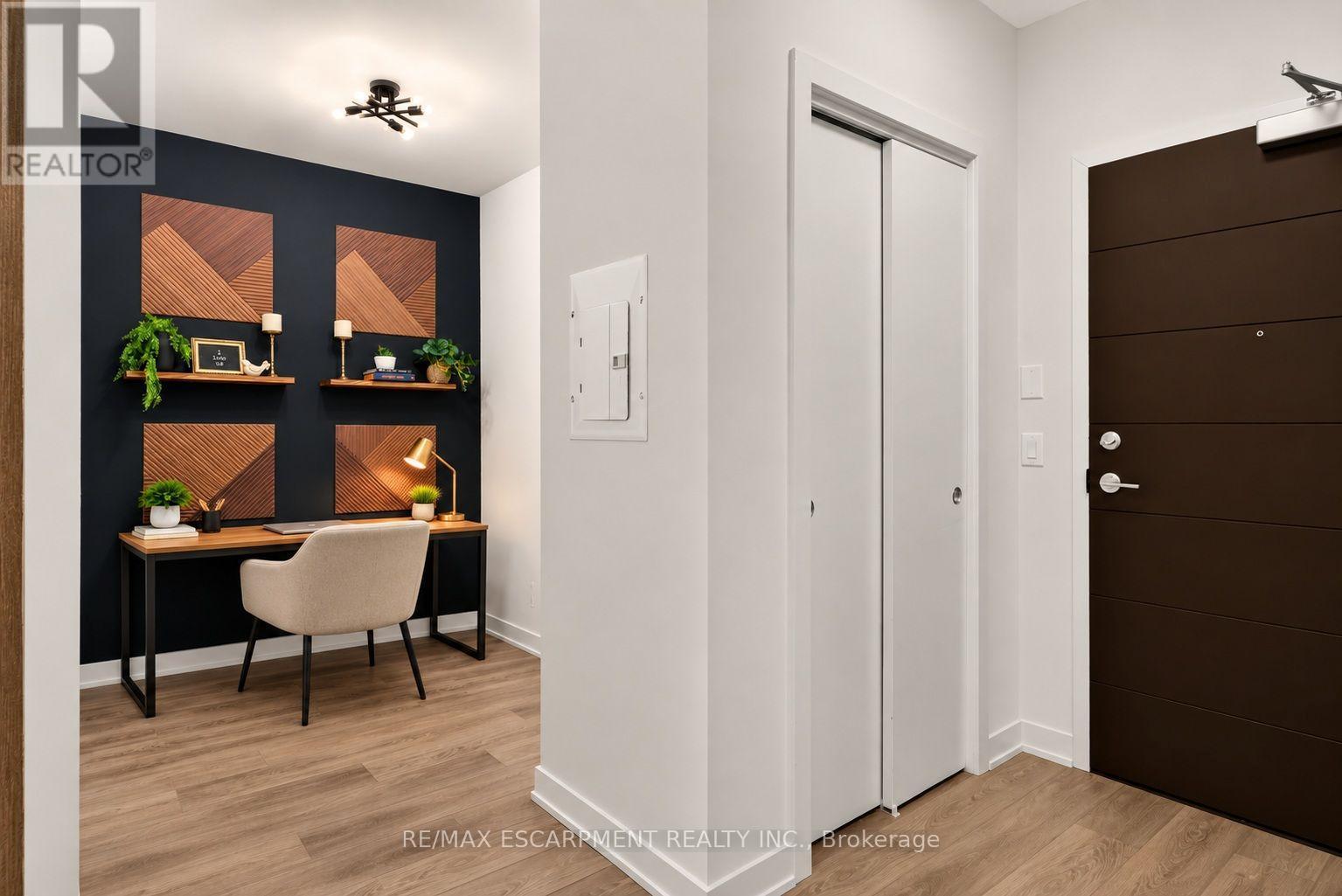 VIRTUALLY STAGED - 812 - 212 King William Street, Hamilton, ON